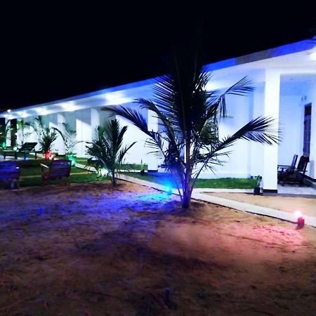 Hotel Guitar Bay Arugam Bay Esterno foto